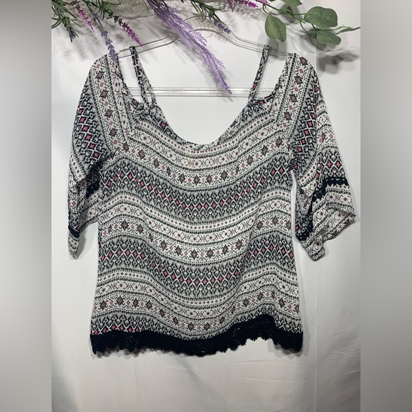 Arizona Jean Co. Juniors Cold Shoulder Top - Picture 2 of 5